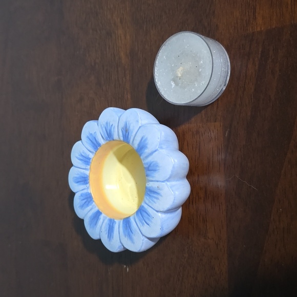 HOST PICK.Vintage. Pair of Sunflower Tealight Ceramic Candle Holders - Picture 4 of 6